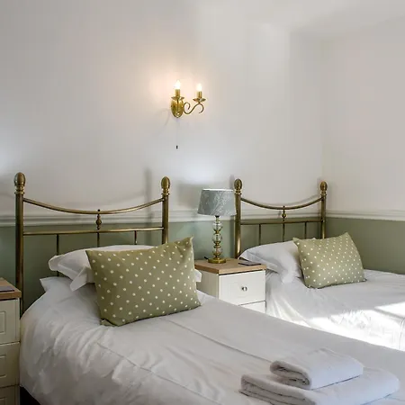Laburnum House * Уитби